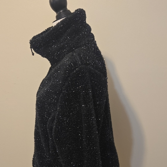 Women's Black Fleece Jacket - Picture 4 of 8